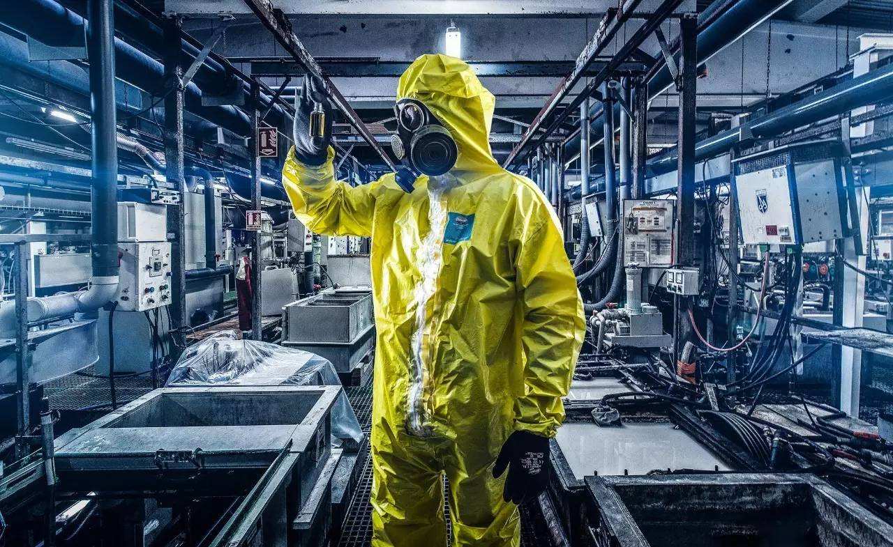 ?；穼嶒炇冶O(jiān)控安裝